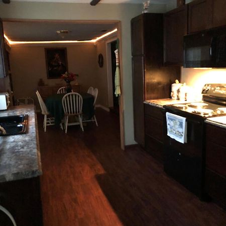 וויקי וואצ'י Cozy Cottage River House מראה חיצוני תמונה
