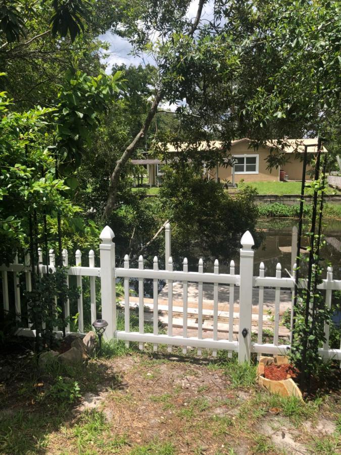 וויקי וואצ'י Cozy Cottage River House מראה חיצוני תמונה