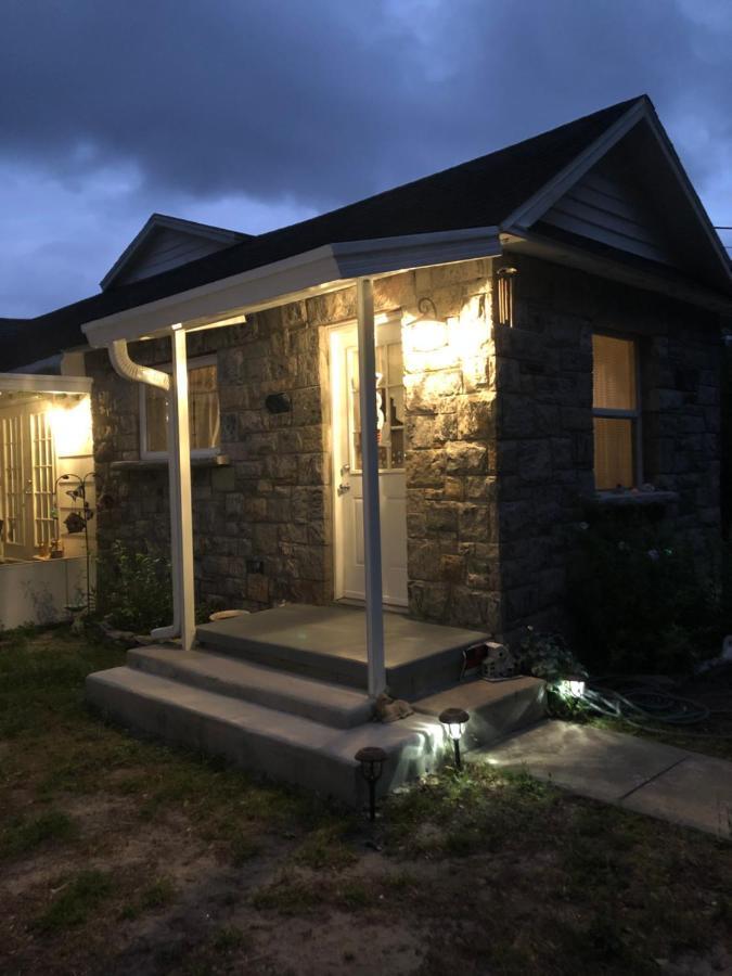 וויקי וואצ'י Cozy Cottage River House מראה חיצוני תמונה