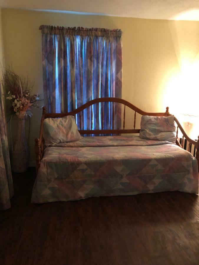 וויקי וואצ'י Cozy Cottage River House מראה חיצוני תמונה